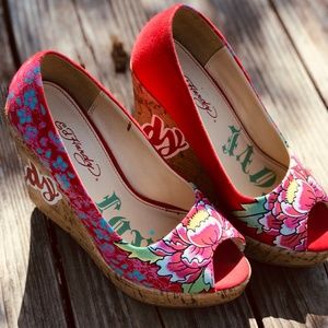 Ed Hardy- graffiti wedge peeptoe shoes- size 6